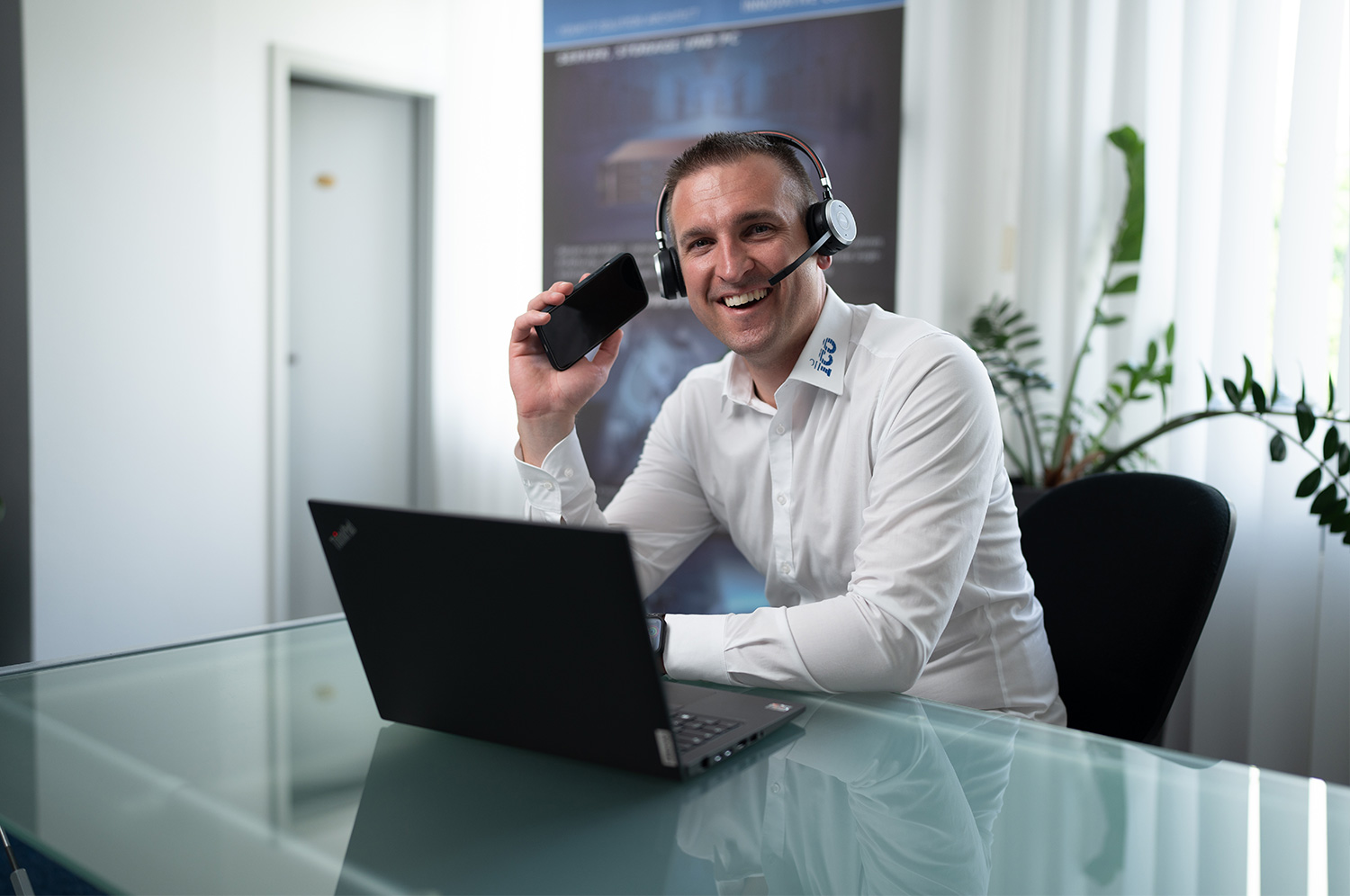 Kontaktieren Sie uns!